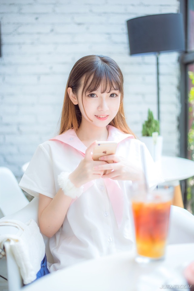 “粮草、出征将士皆已备足，只等主公率军回归，便可出征，翼德将军这两天可是忙的没有停下过。”马良微笑着说道，得知诸葛亮要出兵，要说这荆州最兴奋的，恐怕就是张飞了。